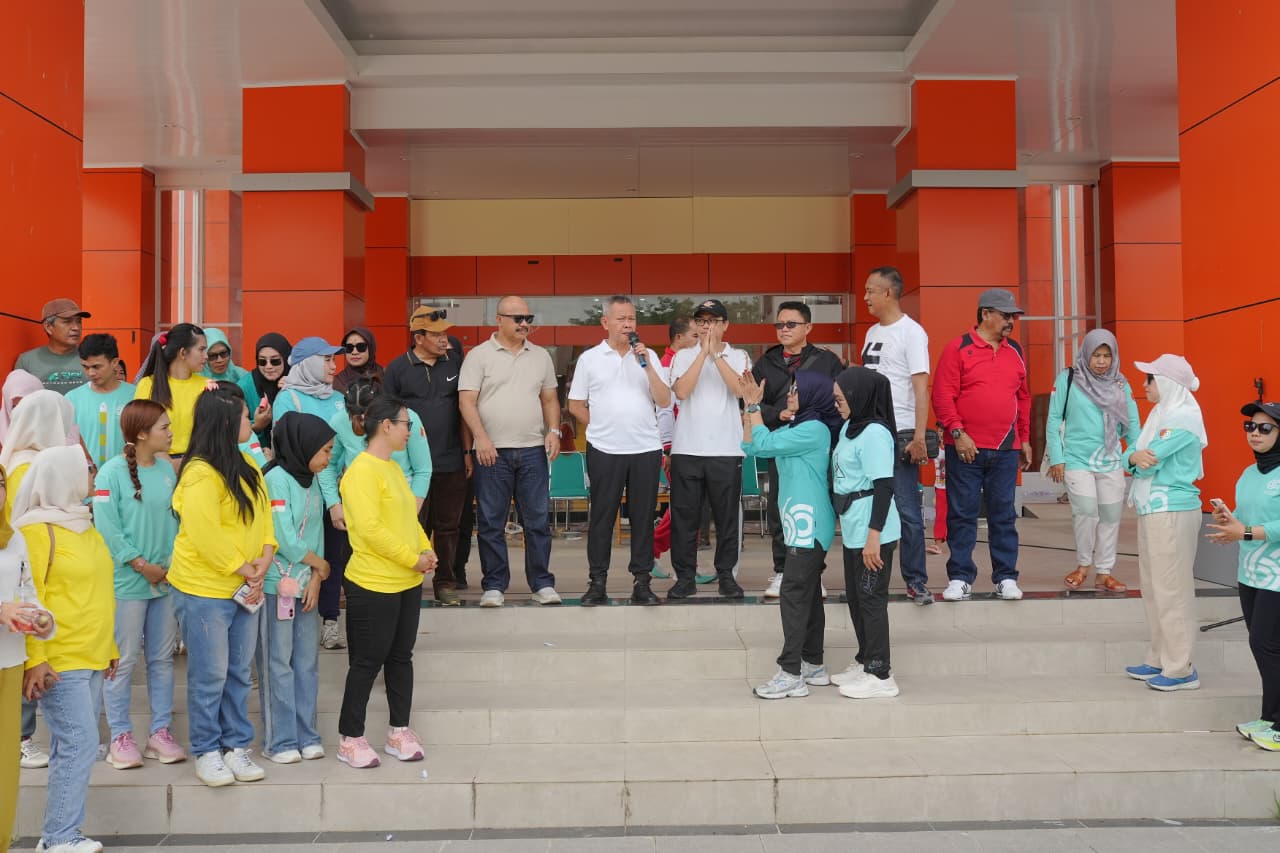 BUPATI SIGI LEPAS JALAN SANTAI DALAM RANGKA HARI KESEHATAN NASIONAL KE-61