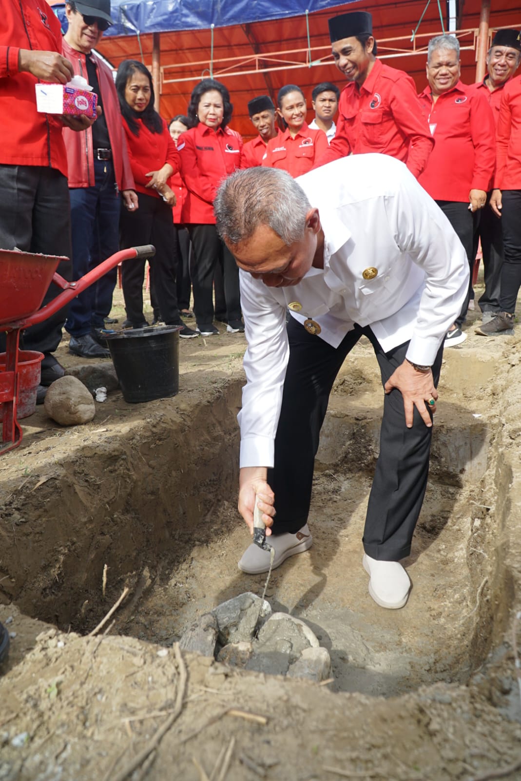 Bupati Sigi Hadiri Peletakan Batu Pertama Pembangunan Kantor DPD PDI Perjuangan Kabupaten Sigi